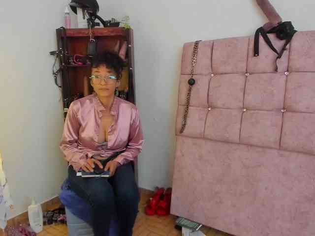 Ameliemartinez webcam