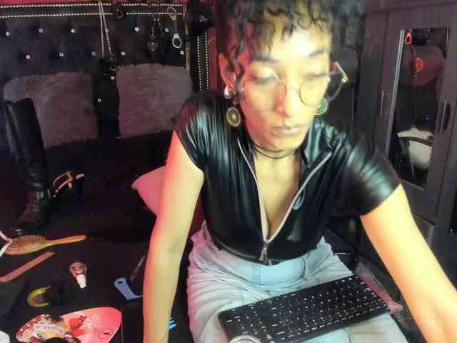 Ameliemartinez webcam