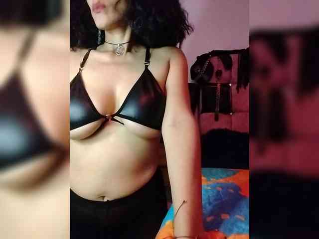 Ameliemartinez webcam