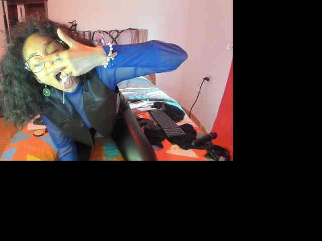 Ameliemartinez webcam