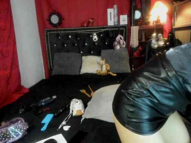 ameliemartinez's live room