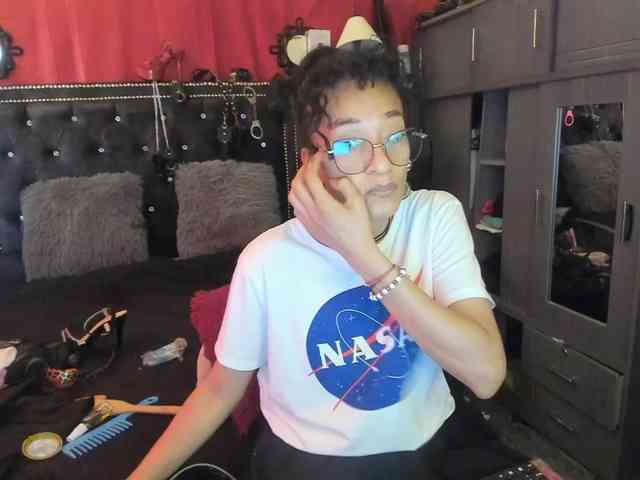 Ameliemartinez webcam