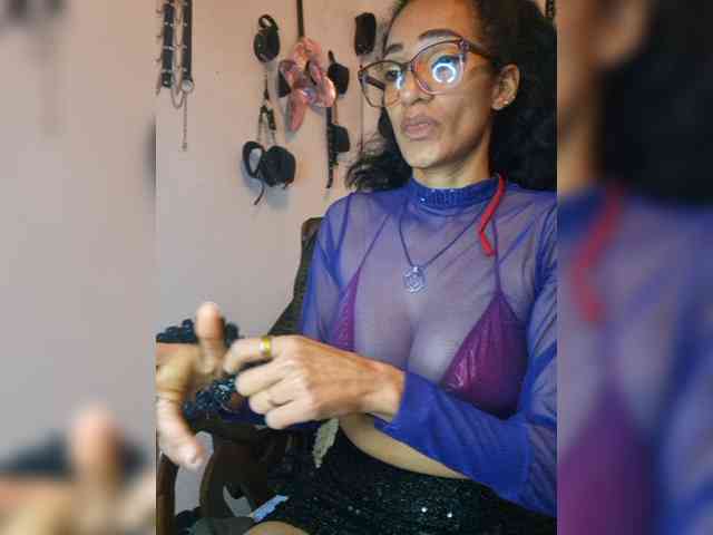 Ameliemartinez webcam