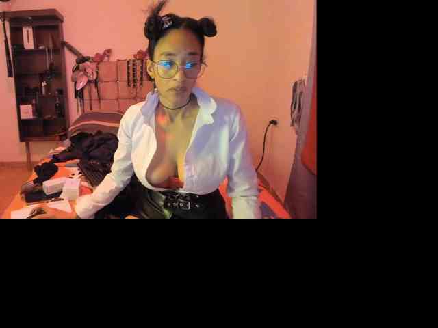 Ameliemartinez webcam