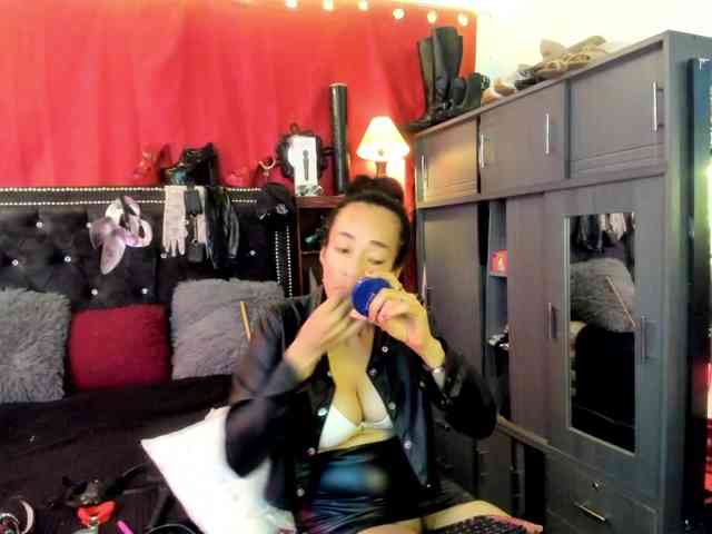Ameliemartinez webcam