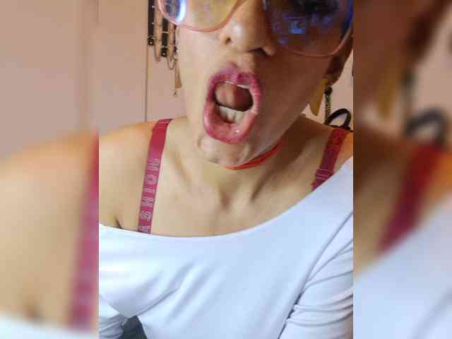 Ameliemartinez webcam