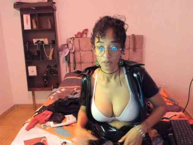 Ameliemartinez webcam
