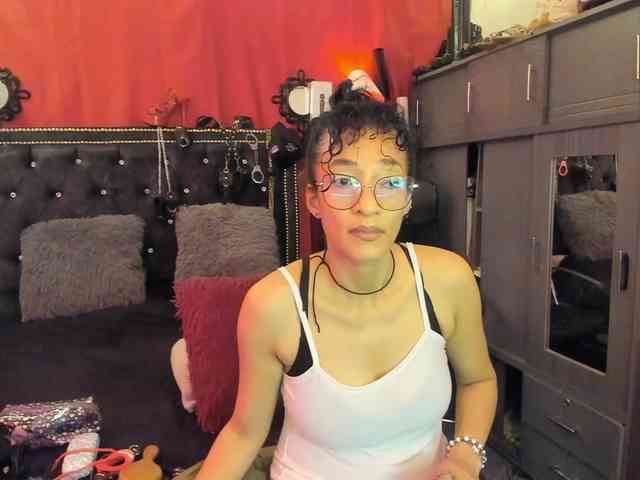 Ameliemartinez webcam