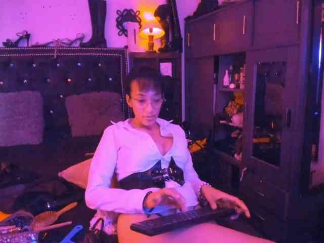 Ameliemartinez webcam