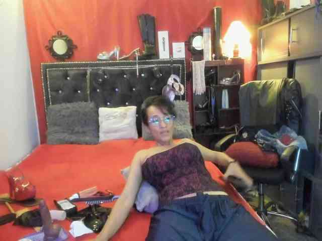 Ameliemartinez webcam