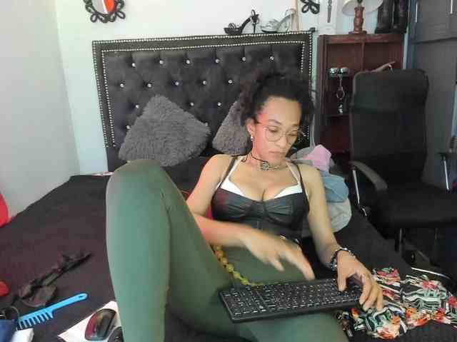 Ameliemartinez webcam