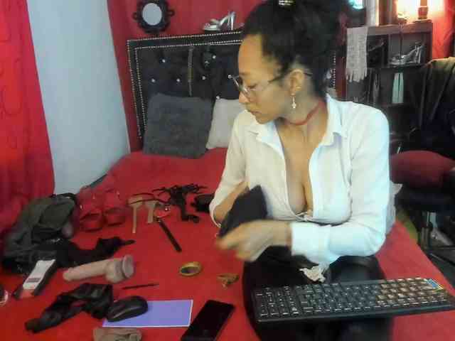 Ameliemartinez webcam