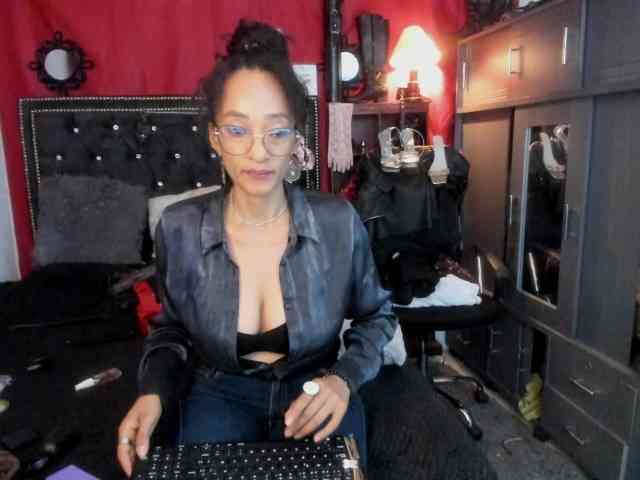 Ameliemartinez webcam
