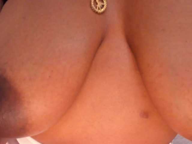 irissmoon777 live cam on BongaCams