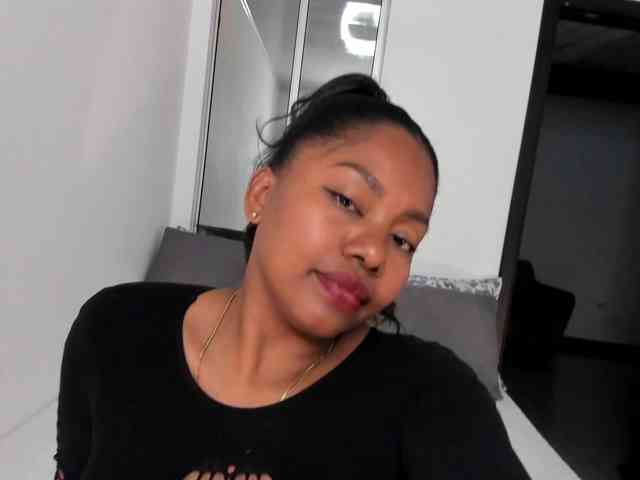 irissmoon777 webcam