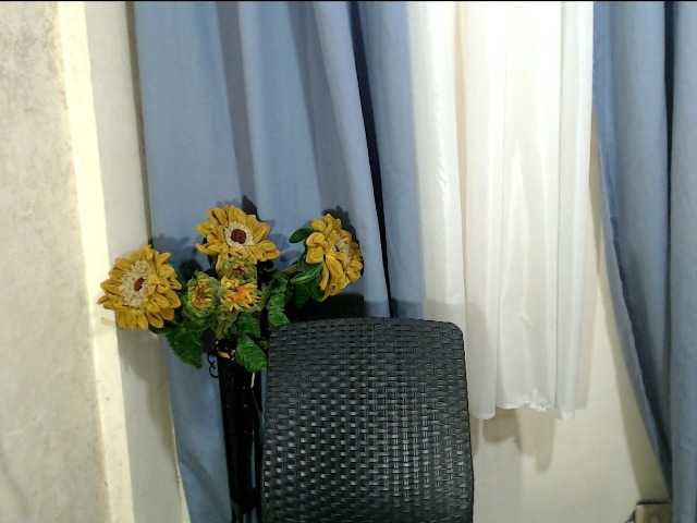 xWILDcucumberx live webcam show