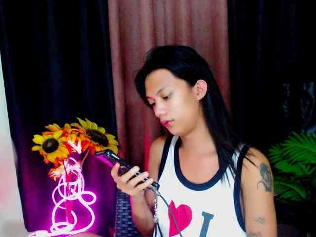 xWILDcucumberx Live Webcam on BongaCams