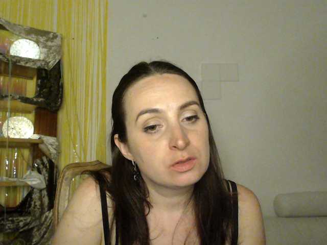 le modèle UWillMarryMyAss est en webcam porno dans un show sur le site bongacams, il possède les tags suivants: White/Caucasian,Brunette,Shaved