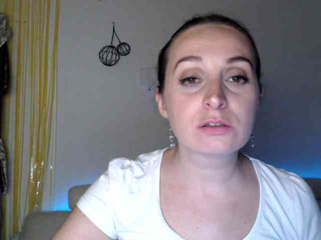 Modella: UWillMarryMyAss