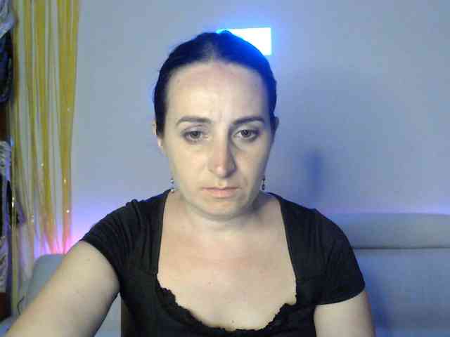 Modella: UWillMarryMyAss