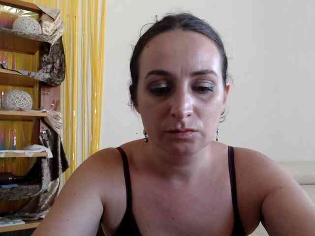 Modella: UWillMarryMyAss