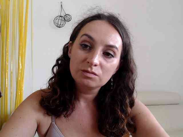 Modella: UWillMarryMyAss