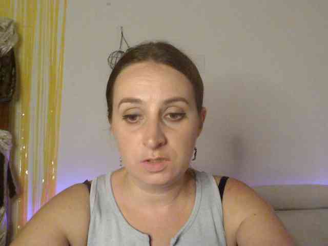 Modella: UWillMarryMyAss