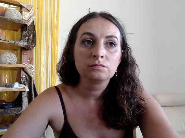 Modella: UWillMarryMyAss