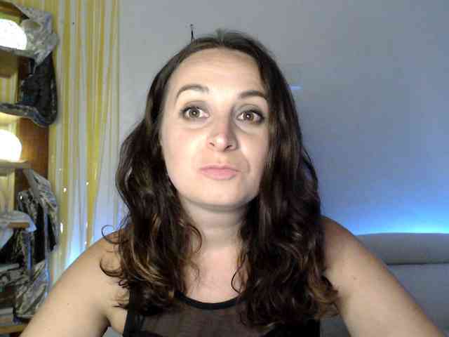 Modella: UWillMarryMyAss