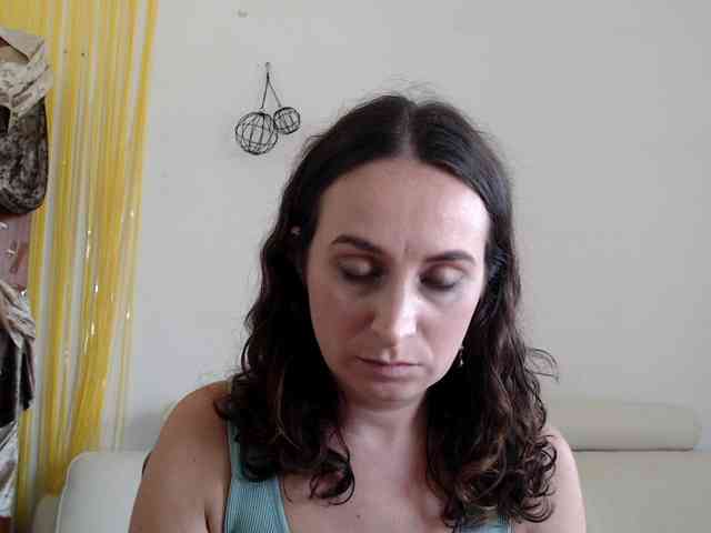 Modella: UWillMarryMyAss