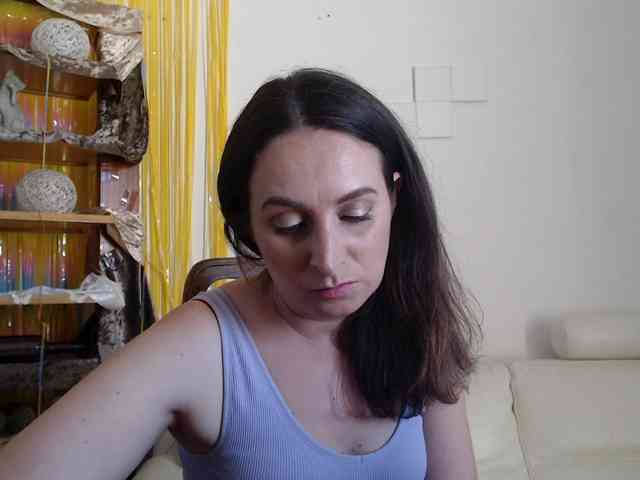 Modella: UWillMarryMyAss