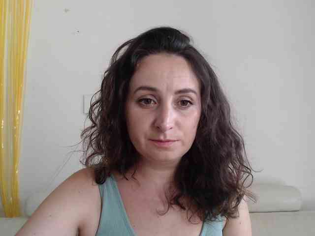 Modella: UWillMarryMyAss