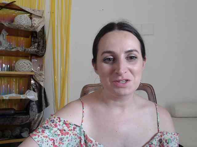Modella: UWillMarryMyAss