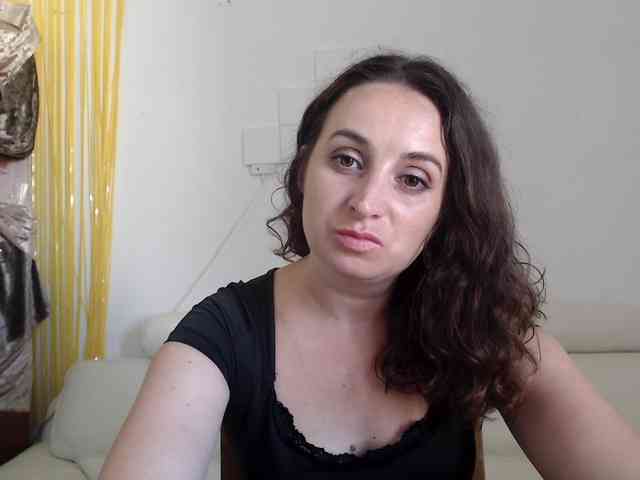 Modella: UWillMarryMyAss