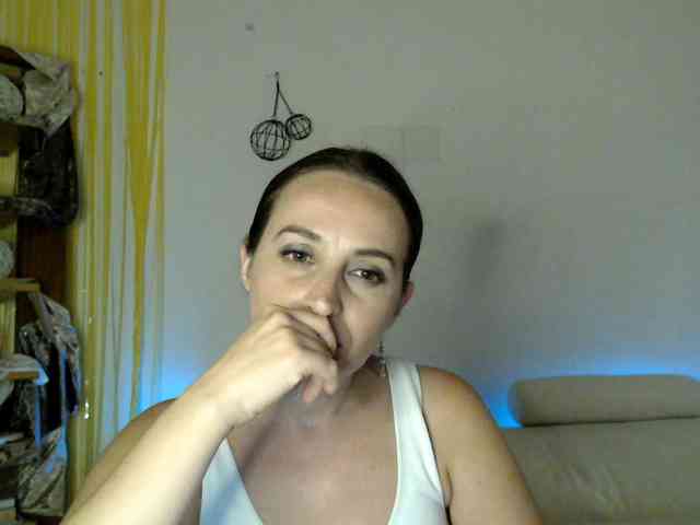 Modella: UWillMarryMyAss