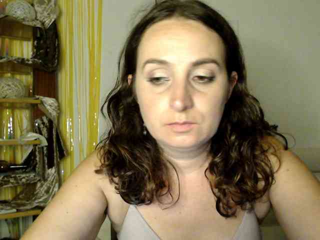 Modella: UWillMarryMyAss