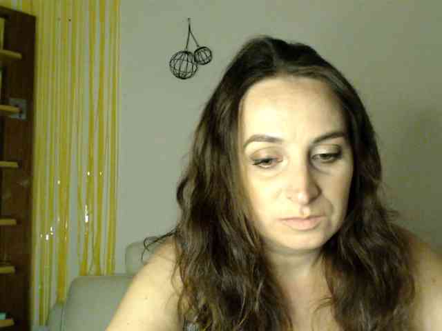 Modella: UWillMarryMyAss