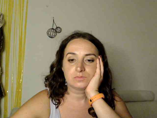 Modella: UWillMarryMyAss
