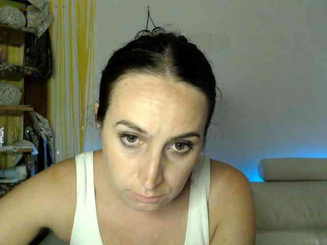 Modella: UWillMarryMyAss