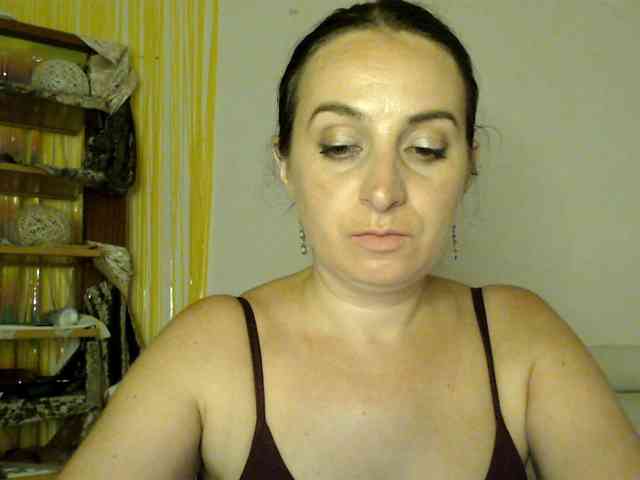 Modella: UWillMarryMyAss