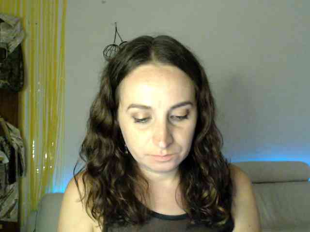 Modella: UWillMarryMyAss