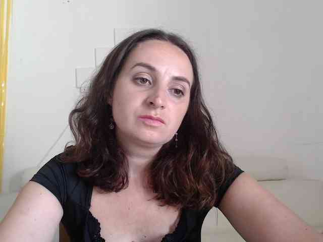 Modella: UWillMarryMyAss