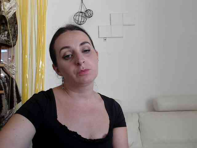 Modella: UWillMarryMyAss