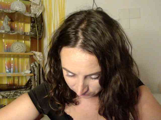 Modella: UWillMarryMyAss