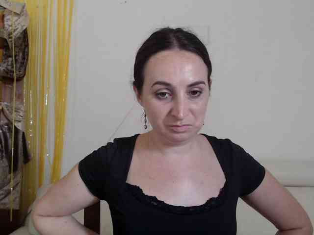 Modella: UWillMarryMyAss