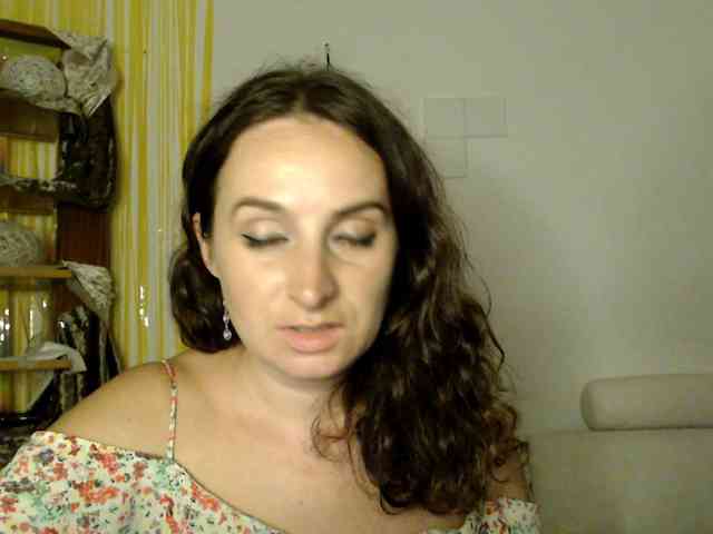 Modella: UWillMarryMyAss