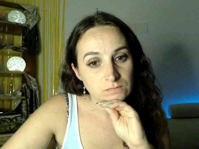 Modella: UWillMarryMyAss