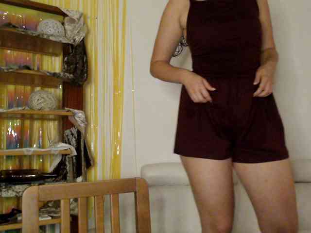 Modella: UWillMarryMyAss