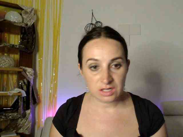 Modella: UWillMarryMyAss
