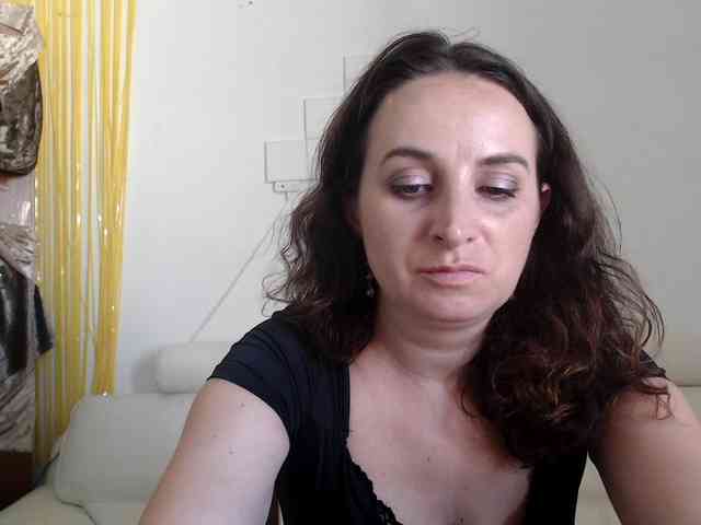 Modella: UWillMarryMyAss